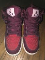 Air Jordan 1 MID SE (GS) maat 37.5 van, Jongen of Meisje, Schoenen, Ophalen of Verzenden, Zo goed als nieuw