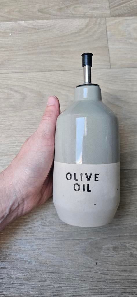 Olijfolieflesje grijs / beige, Huis en Inrichting, Keuken | Keukenbenodigdheden, Ophalen of Verzenden