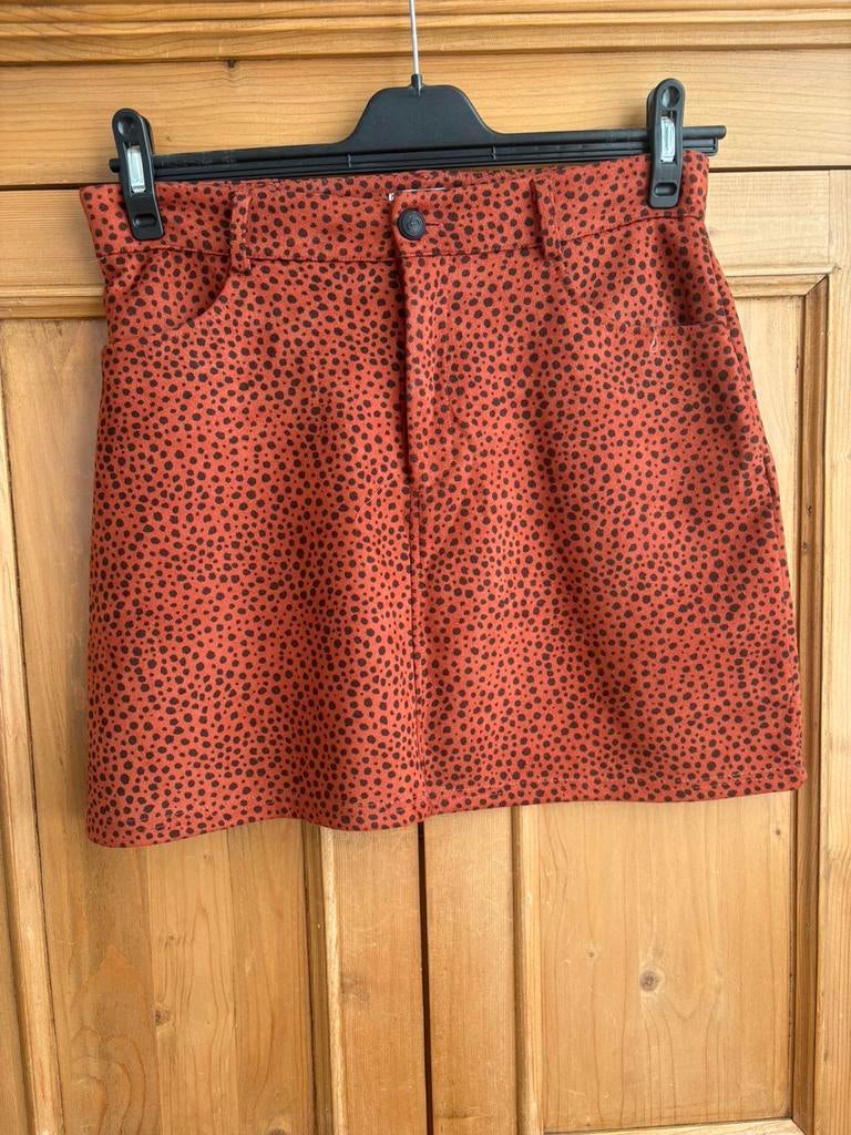 Koraal rood rokje met zwarte stippen, Kleding | Dames, Maat 38/40 (M), Ophalen of Verzenden, Zo goed als nieuw, Boven de knie