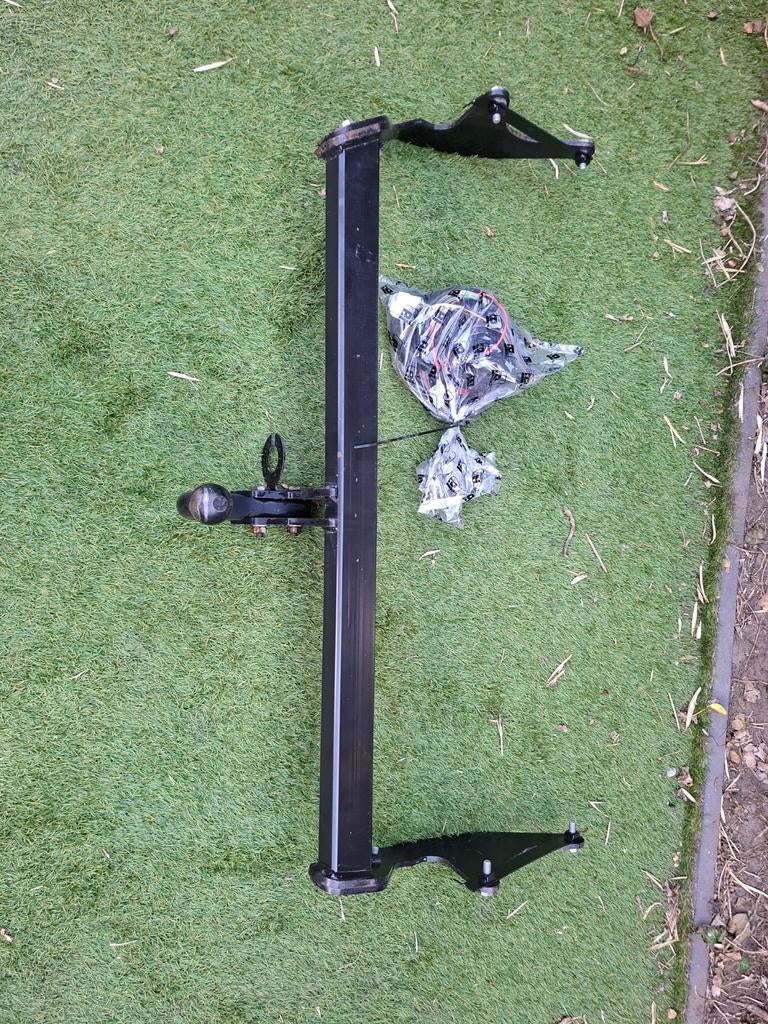 Trekhaak met kabelset - Renault Megane VI vanaf 06-2020, Ophalen, Gebruikt