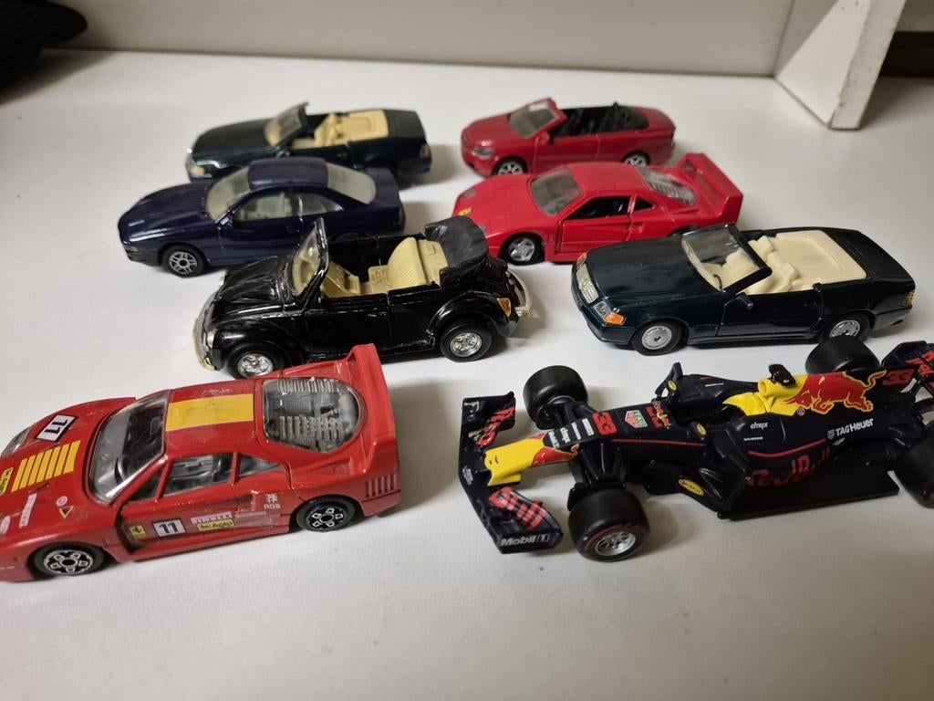 9 modelauto's, waaronder Red Bull F1 en Ferrari F40, Ophalen of Verzenden, Gebruikt