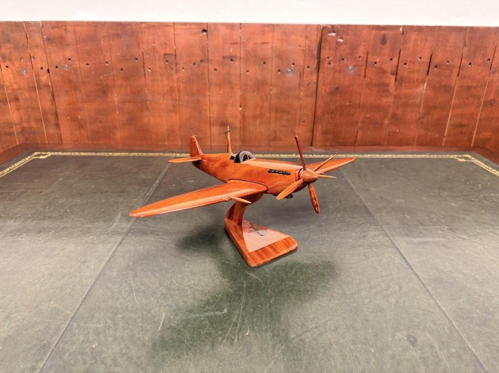 Engelse Mahoniehouten Spitfire Modelvliegtuig, Ophalen
