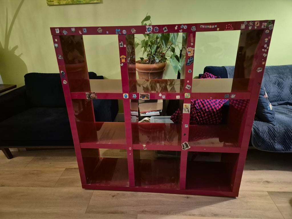 Rood open kallax kast met stickers, Ophalen, Met plank(en), Gebruikt, 100 tot 150 cm