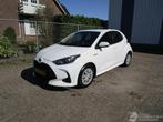 Toyota Yaris 1.5 Hybride Camera Navi Clima (bj 2021), Automaat, Overige carrosserieën, Wit, Hybride Elektrisch/Benzine