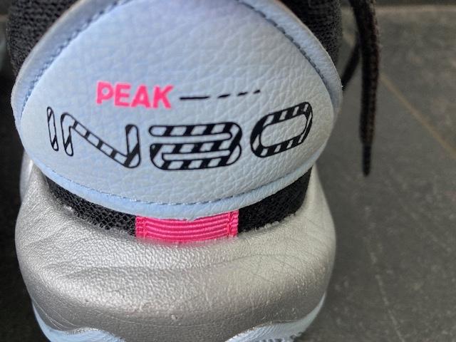 basketbalschoenen PEAK zgan maat 40, Sport en Fitness, Basketbal, Ophalen, Zo goed als nieuw, Schoenen