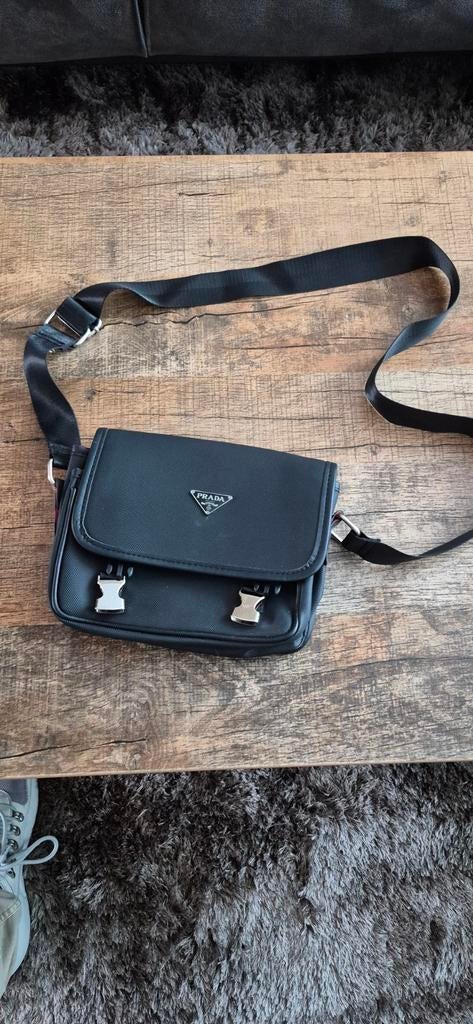 Prada Tas Model 2025 - Unisex Schoudertas Zwart, Ophalen of Verzenden, Zo goed als nieuw, Zwart, Schoudertasje