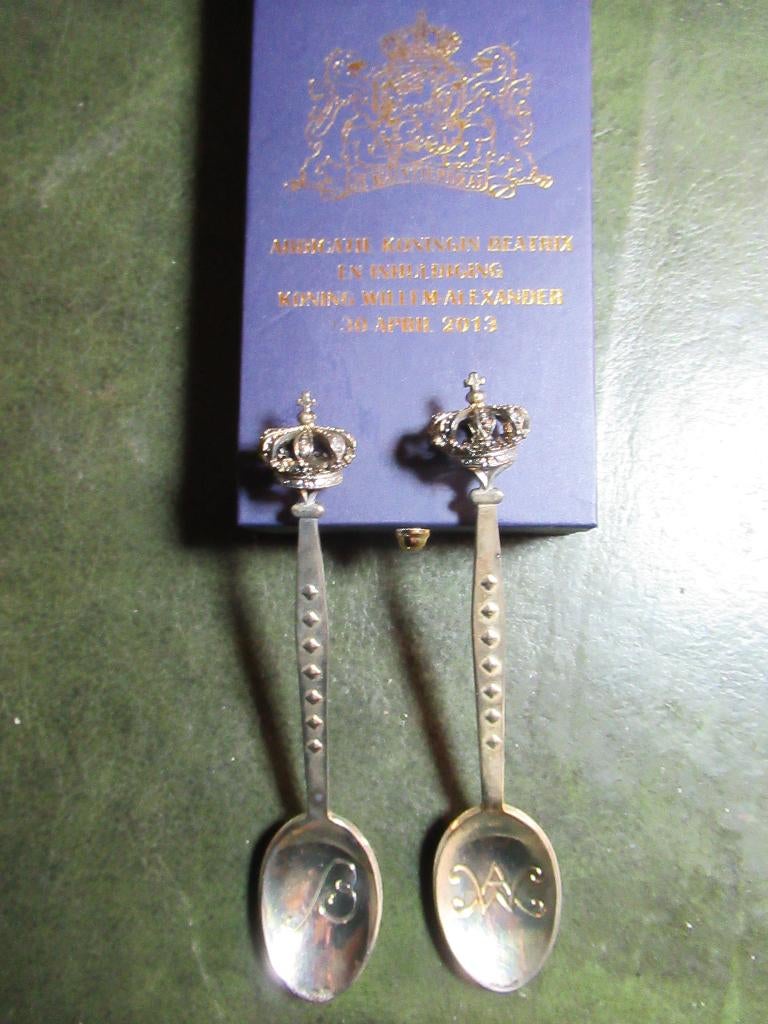 LEPELTJES 2 st Inhuldiging 30 april 2013 nieuw in doosje, Verzamelen, Koninklijk Huis en Royalty, Ophalen of Verzenden, Nieuw