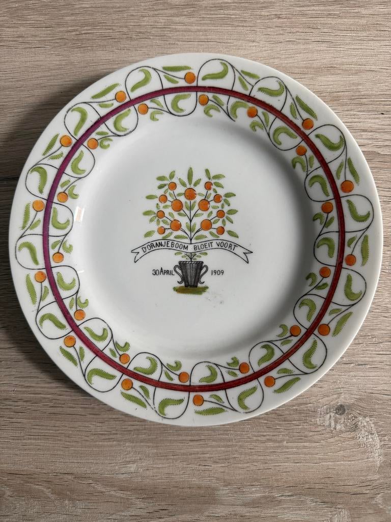 bord Prinses Juliana  30april 1909 D’Oranjeboom bloeit voort, Ophalen of Verzenden, Servies
