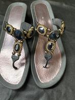 Italiaanse slippers met steentjes maat 40, Ophalen of Verzenden, Zo goed als nieuw