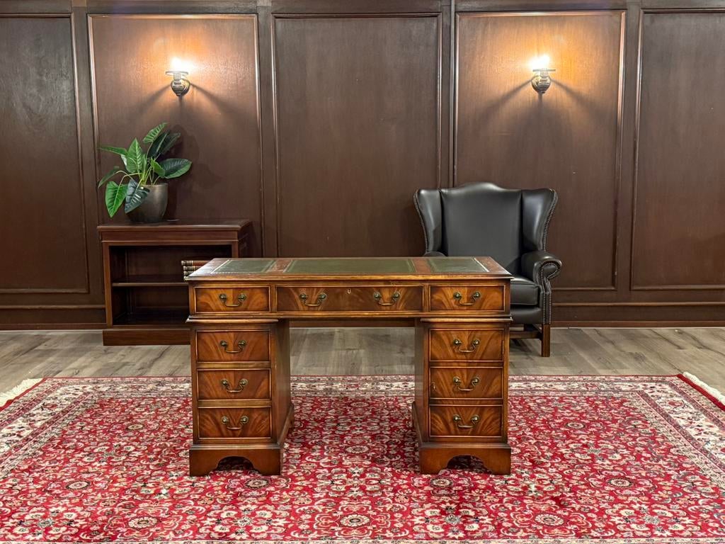 Klassiek Engels bureau #655, Huis en Inrichting, Bureaus, 120 cm, Hout, Bruin, Ophalen of Verzenden