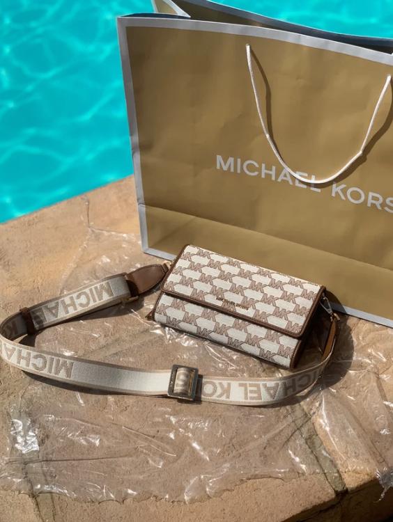 Michael Kors Jet Set XBody wallet travel tas beige nieuw MK, Ophalen of Verzenden, Zo goed als nieuw, Beige, Schoudertasje