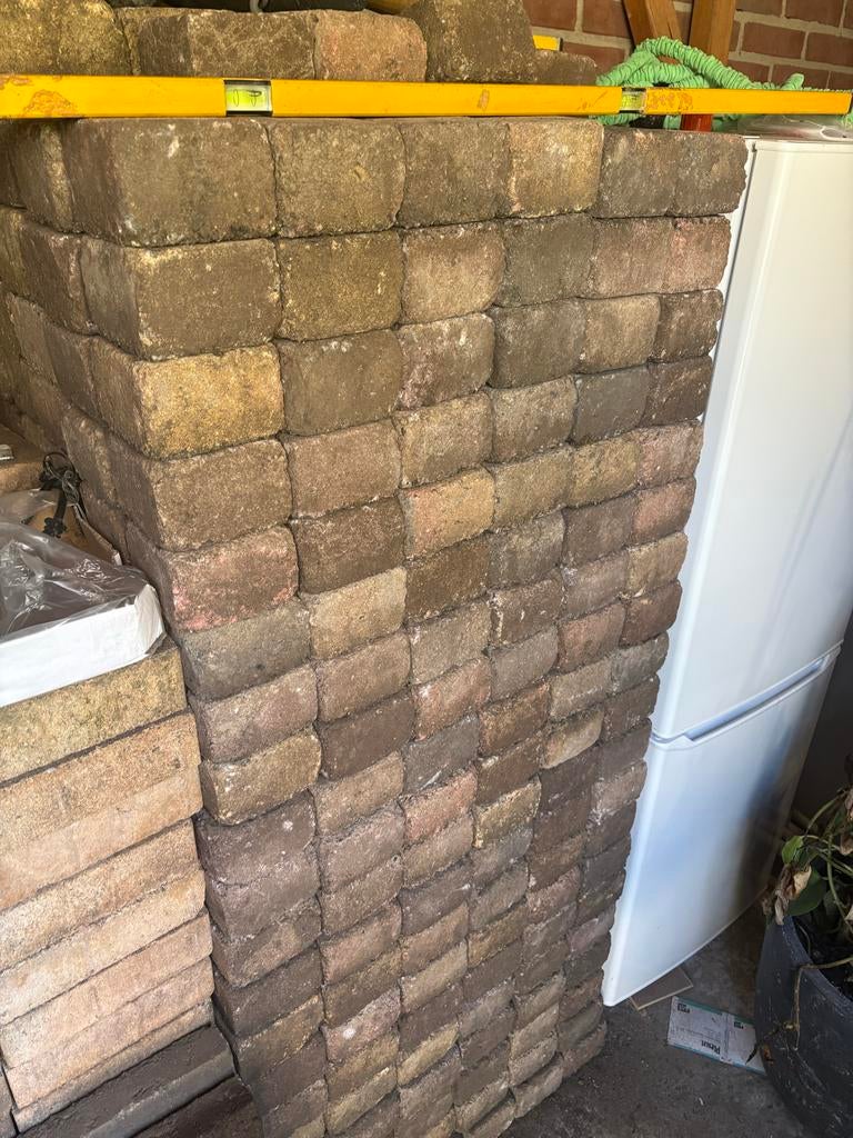 Gratis af te halen: Koppelstones en gele tegels, Ophalen, Gebruikt, Klinkers, 10 m² of meer