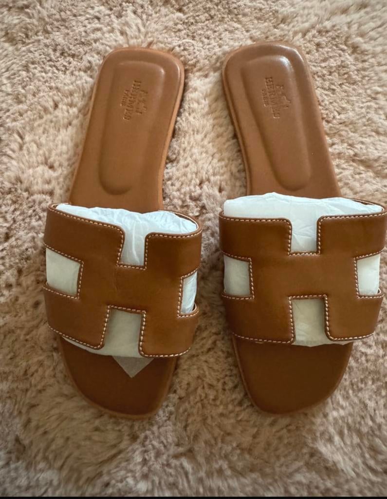 Hermes oran slippers bruin, Ophalen of Verzenden, Zo goed als nieuw, Bruin