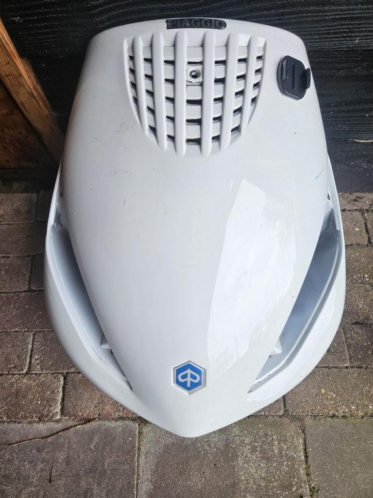 Beschadigde Piaggio scooter kappen - Wit, Fietsen en Brommers, Brommeronderdelen | Scooters, Gebruikt, Piaggio, Kap, Ophalen