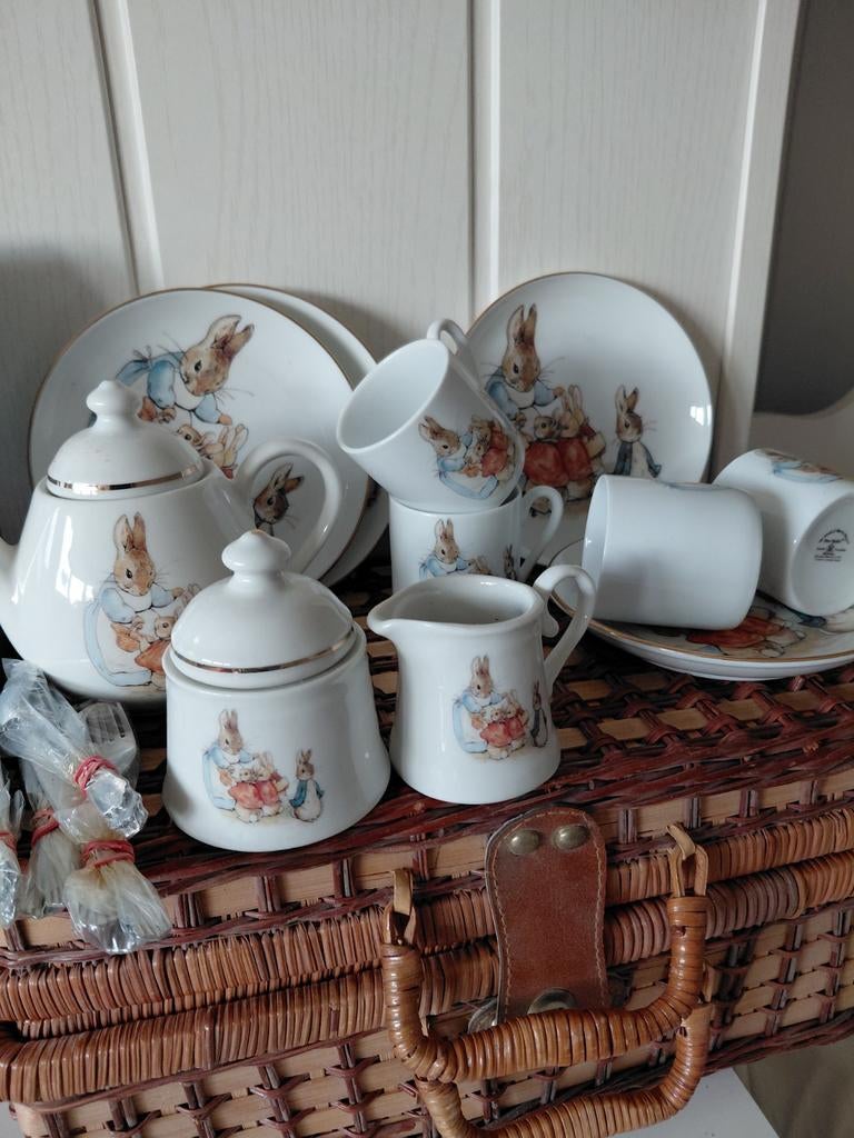 PETER RABBIT / ZELDZAAM kinder/poppen serviesje, Antiek en Kunst, Ophalen of Verzenden