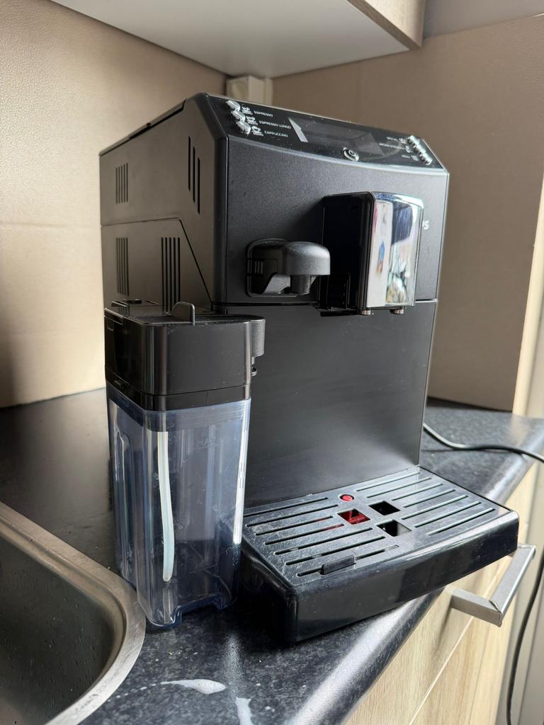 Philips Espressomachine HD8834 - Volautomatisch, Witgoed en Apparatuur, Koffiezetapparaten, Ophalen, Afneembaar waterreservoir