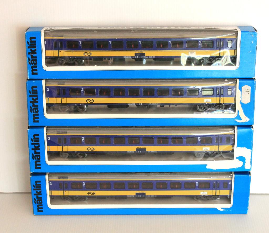 Märklin HO - personenwagens NS -1 x 4164 en 3 x 4165 in doos, Hobby en Vrije tijd, Modeltreinen | H0, Wisselstroom, Wagon, Ophalen of Verzenden