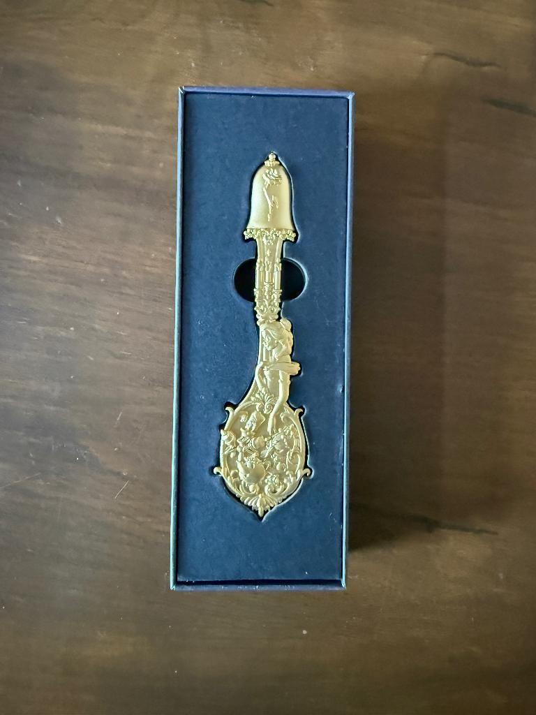 LA TABLE DE LUMIÈRE - Disneyland Hotel - Souvenirsleutel, Verzamelen, Disney, Ophalen of Verzenden, Overige figuren, Nieuw, Overige typen