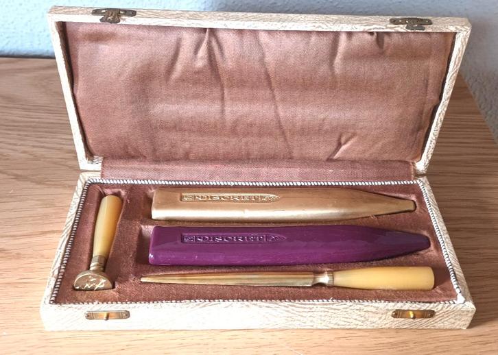 Vintage zegelstempel en accessoires in presentatiedoosje, Antiek en Kunst, Antiek | Kantoor en Zakelijk, Ophalen of Verzenden