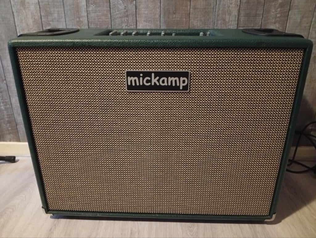 Mickamp versterker 250 watt, Muziek en Instrumenten, Ophalen, Zo goed als nieuw, Basgitaar, 100 watt of meer