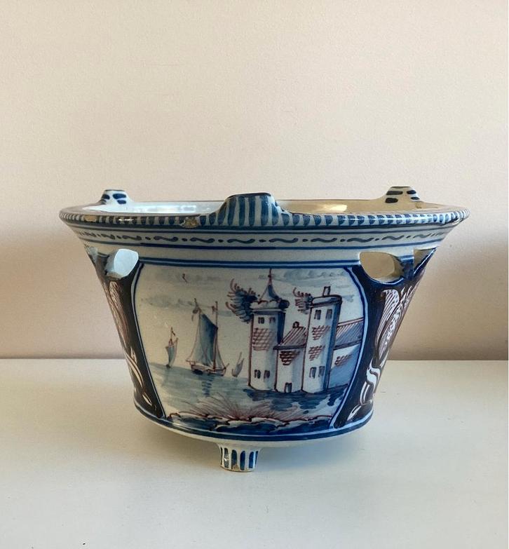 Tichelaar Makkum: een fraai 20e eeuws aardewerk komfoor, Antiek en Kunst, Antiek | Keramiek en Aardewerk, Ophalen of Verzenden