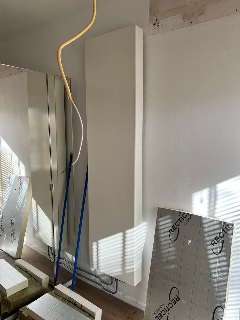 Langwerpige radiator 50x200x10,5cm met muurbeugels, Ophalen, Radiator, Minder dan 60 cm, Zo goed als nieuw