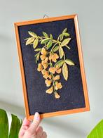 Vintage geborduurd bloemen lijstje wanddecoratie, Ophalen of Verzenden, Gebruikt, Hout