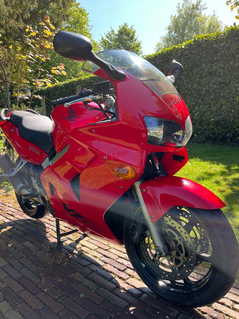 Honda VFR 800 bj 2001, 4 cilinders, Motorrijbewijs A, Gebruikt, Particulier