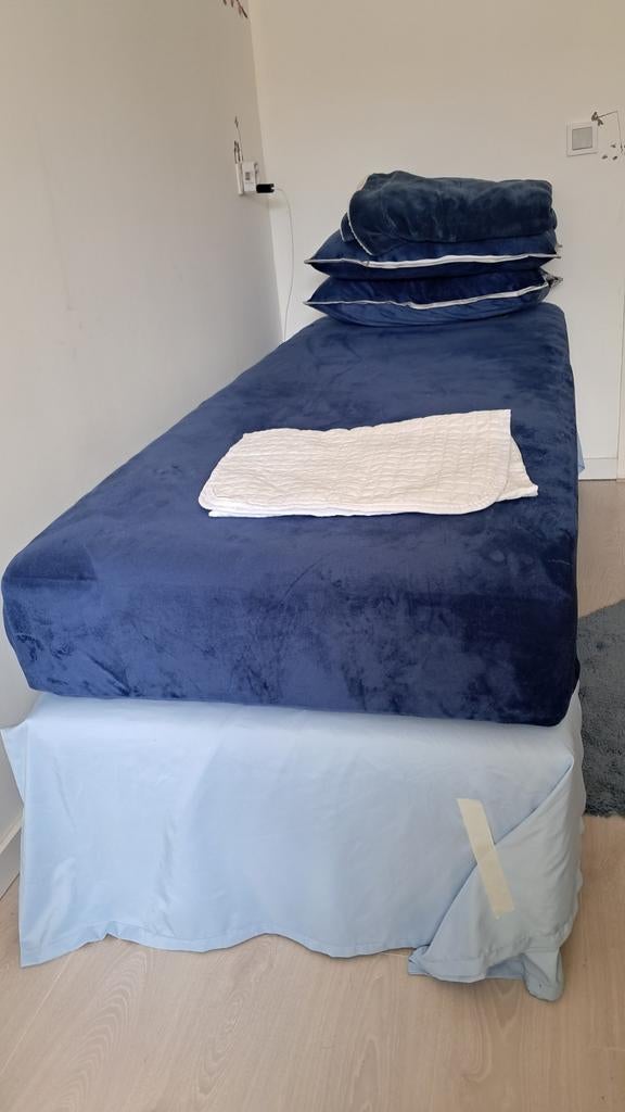 90x200 bed with mattress, bedsheet and pillowcases for sale, Ophalen, Gebruikt, 90 cm, Eenpersoons