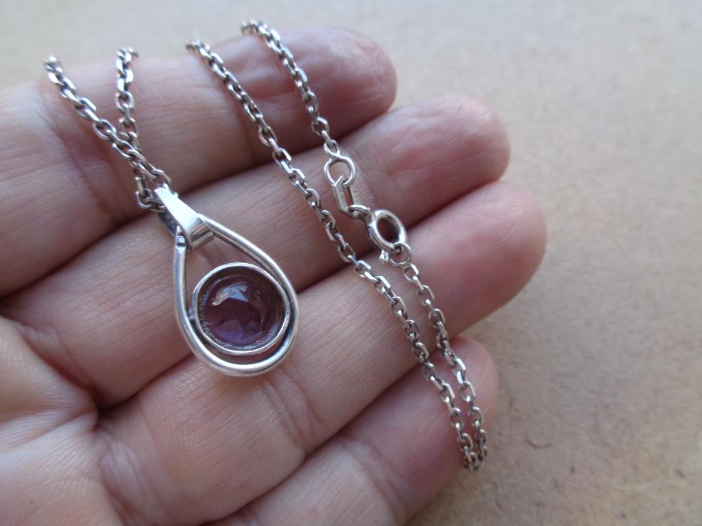 zilveren ketting met zilveren hanger met paarse steen [605], Met hanger, Verzenden, Paars, Zo goed als nieuw