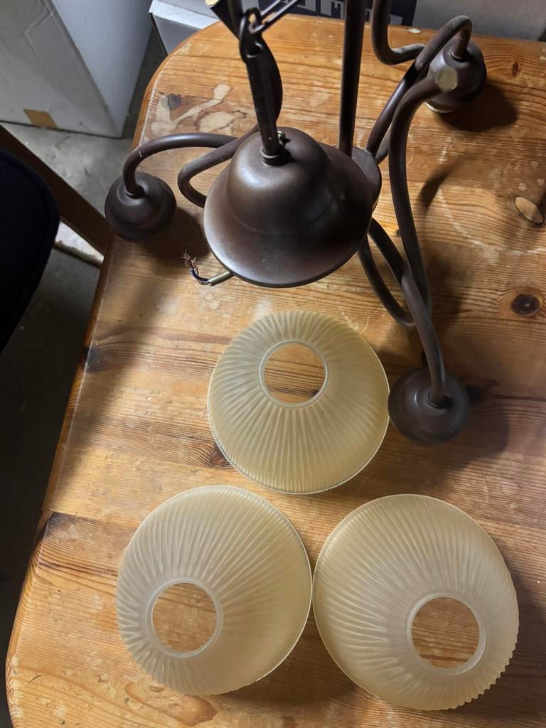 Hanglamp 3 kelken melkglas, roestbruin armatuur, Ophalen, Gebruikt, Rond, Bruin