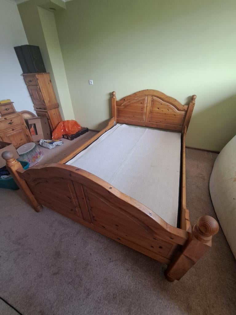 Massief houten tweepersoonsbed met nachtkastjes, Huis en Inrichting, Slaapkamer | Bedden, Ophalen, Gebruikt, Bruin, Klassiek