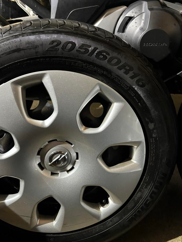 Opel Astra 205/60R16 Banden en Velgen, Auto-onderdelen, Banden en Velgen, Ophalen, Gebruikt, 16 inch, Banden en Velgen