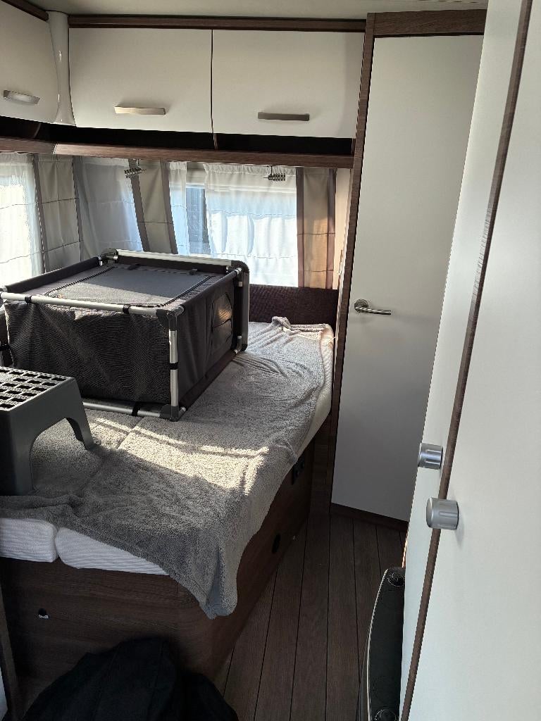 Nette KNAUS Sportselect FU 500 te koop, Omvormbare zithoek, Rondzit, Kachel, Particulier