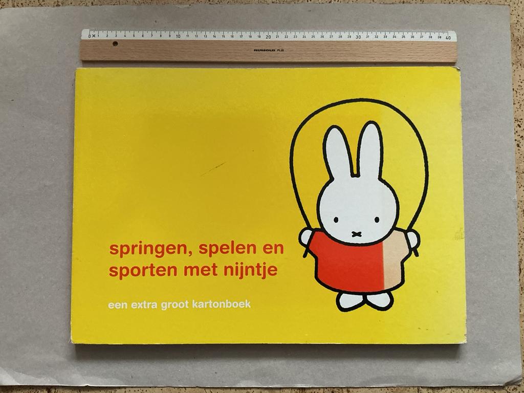 Springen, spelen en sporten met Nijntje- Dick Bruna A3, Boeken, Ophalen of Verzenden, Zo goed als nieuw
