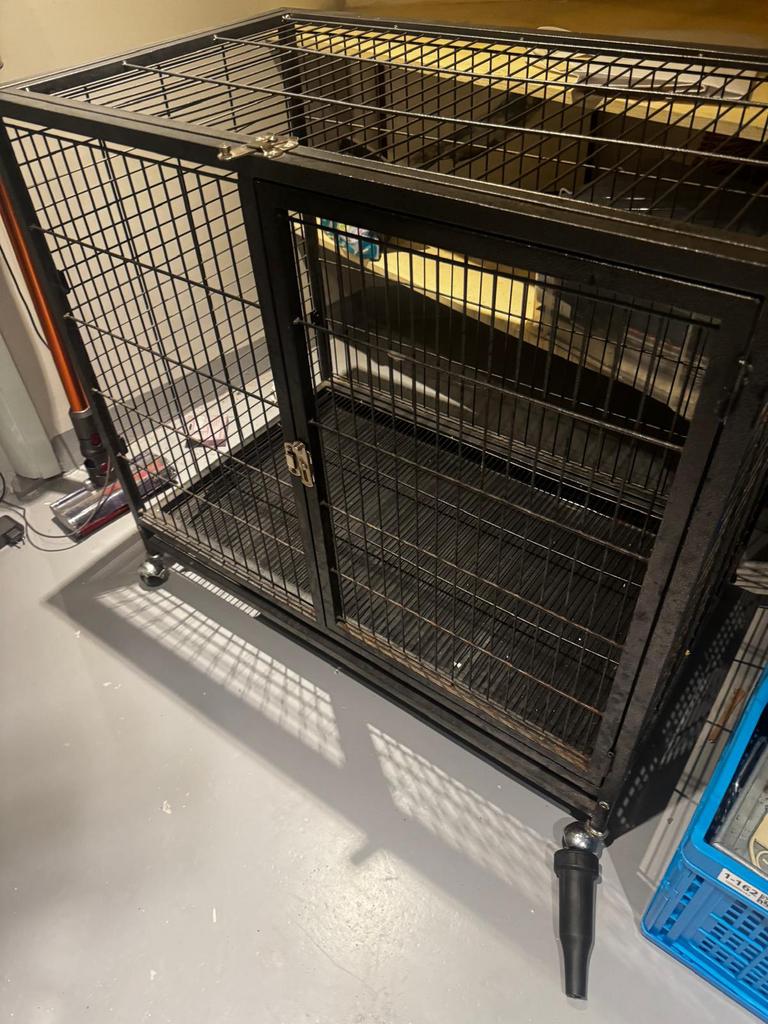 Stevige hondenbench op wielen – 95x57x86 cm –, Dieren en Toebehoren, Hondenhokken, Ophalen, Zo goed als nieuw, 75 tot 110 cm, 65 tot 100 cm