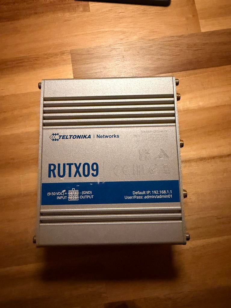 Teltonika RUTX09 4G LTE router, Computers en Software, Routers en Modems, Ophalen of Verzenden, Zo goed als nieuw