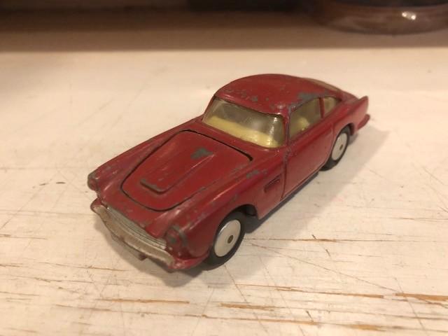 Oude Corgi Toys Aston Martin DB 5 rood, Hobby en Vrije tijd, Modelauto's | 1:43, Gebruikt, Auto, Corgi, Ophalen of Verzenden