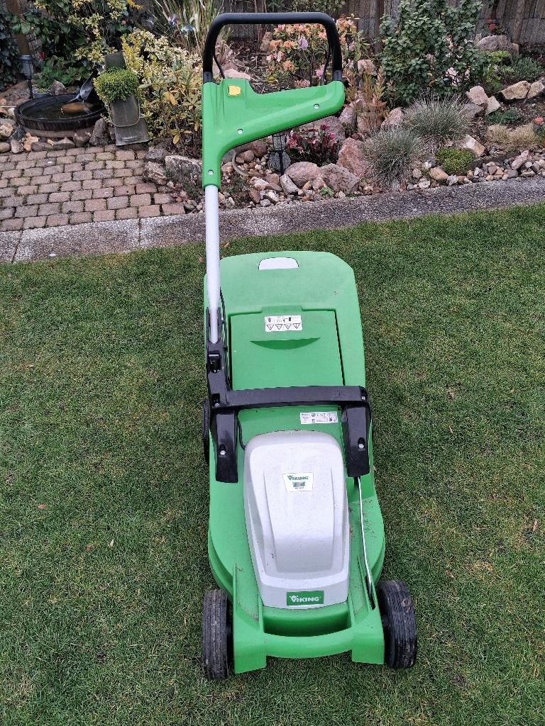 Viking me 443 c grasmaaier, Tuin en Terras, Grasmaaiers, Ophalen, Elektrische grasmaaier, Zo goed als nieuw, Opvangbak