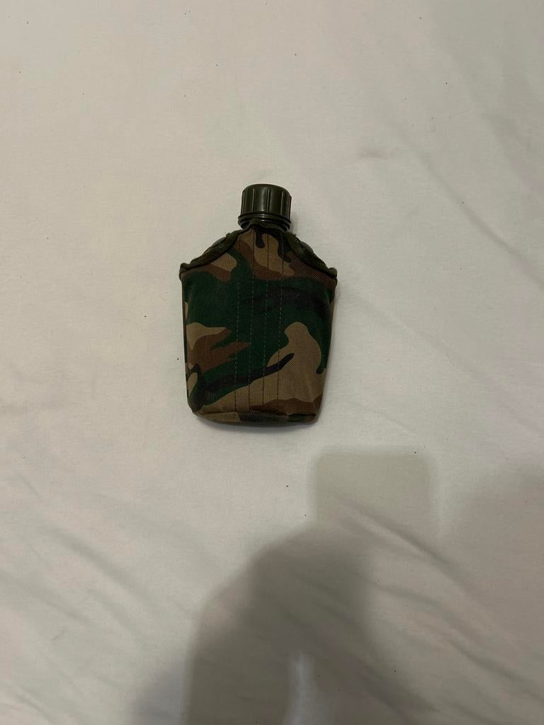 Leger veldfles met camouflage hoes, Verzamelen, Militaria | Algemeen, Ophalen of Verzenden, Overige soorten, Overige gebieden