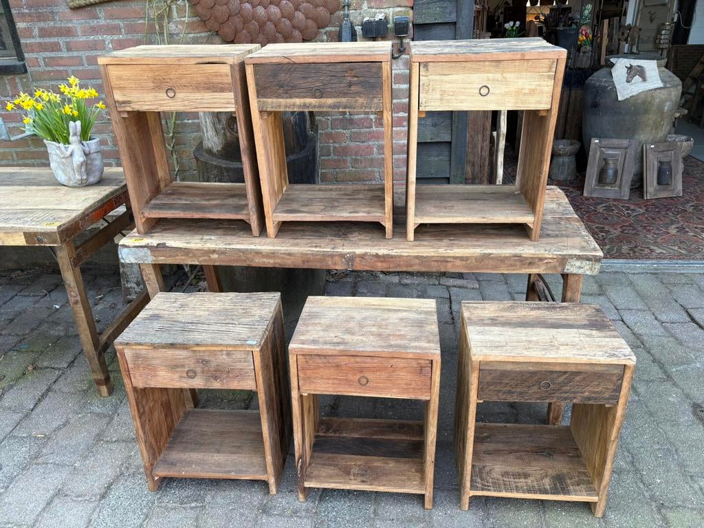 Stoer nachtkastje van Old Wood, Ophalen, Minder dan 45 cm, Nieuw, 55 tot 70 cm