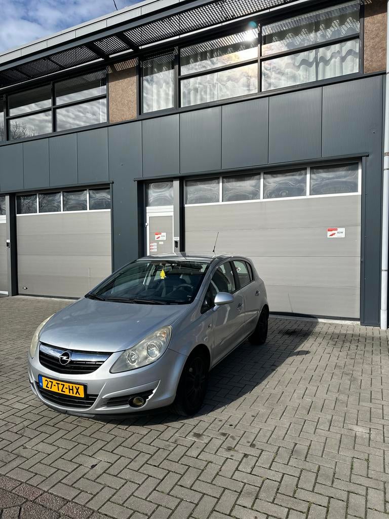 Opel Corsa 1.4 16V 5D AUTOMAAT Airco ❄️ Grijs NW APK, Auto's, 4 cilinders, Leder en Stof, 49 €/maand, Bedrijf
