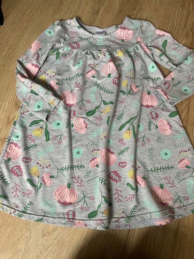 Leuk grijs jurkje met bloemenprint maat 116, Kinderen en Baby's, Kinderkleding | Maat 116, Ophalen of Verzenden, Zo goed als nieuw