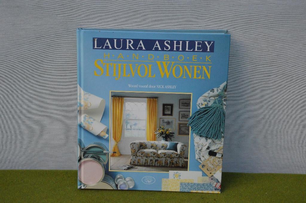 Laura Ashley boek Handboek stijlvol wonen met ideeën voor, Laura Ashley, Ophalen of Verzenden, Zo goed als nieuw, Interieur en Design