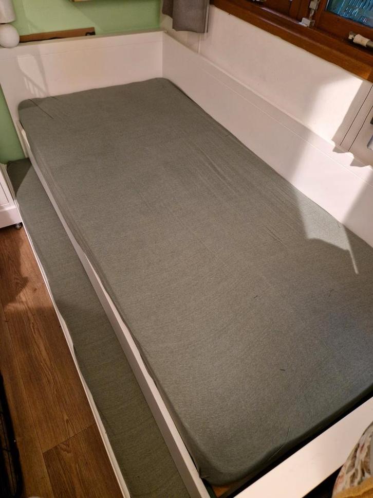 Eenpersoonsbed met uitschuifbaar onderbed + 2 matrassen, Huis en Inrichting, Slaapkamer | Bedden, Ophalen