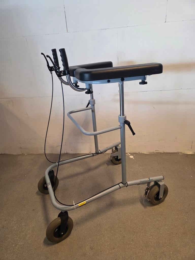 Trio Walker / loophulp / revalidatie hulp⅝, Diversen, Verpleegmiddelen, Ophalen