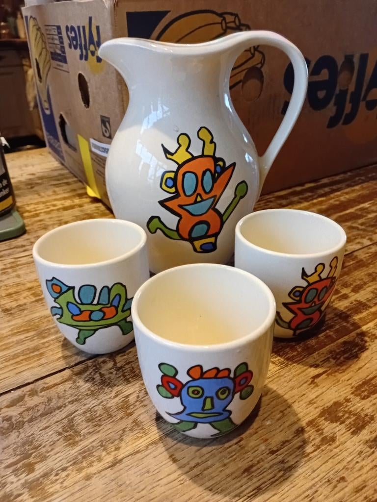 Leuke kan met 3 bekers, Ophalen of Verzenden, Aardewerk, Overige stijlen, Kop(pen) en/of Schotel(s)