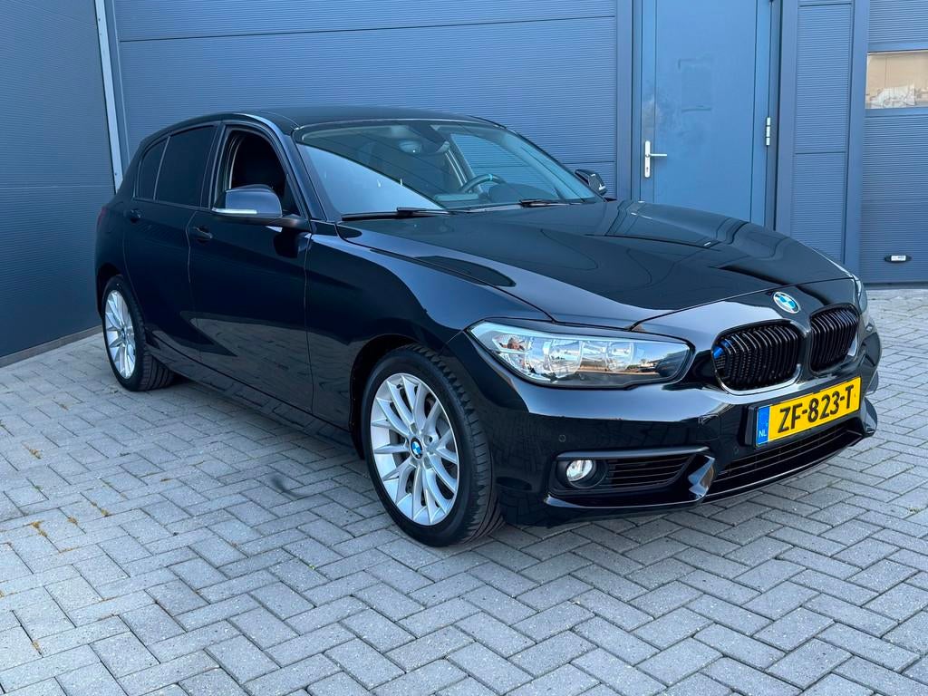 BMW 1-serie 118i M Sport / Automaat / Navi / Pdc, Auto's, BMW, Navigatiesysteem, Gebruikt, Zwart, Bedrijf