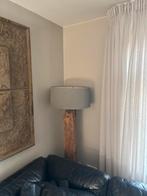 Staande schemerlamp met houten voet en grijze kap, Ophalen, Gebruikt, Hout, 100 tot 150 cm