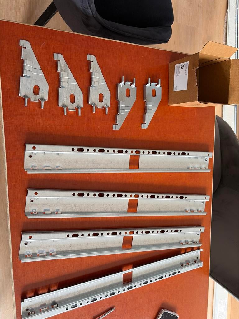 IKEA Besta Wandrail - Set van 4 met 5 Bevestigingsbeugels, Ophalen, Gebruikt